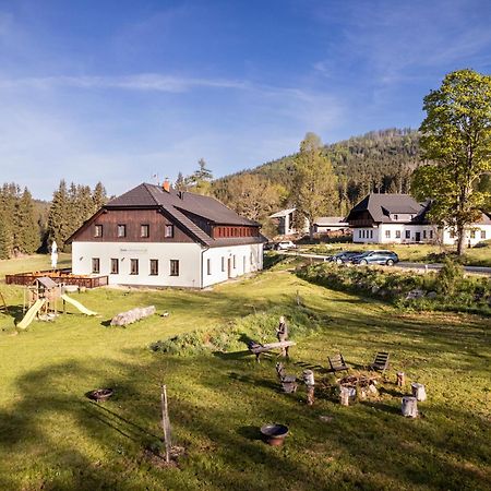 Dvur Liskovy Vrch Hotel Strazny Buitenkant foto
