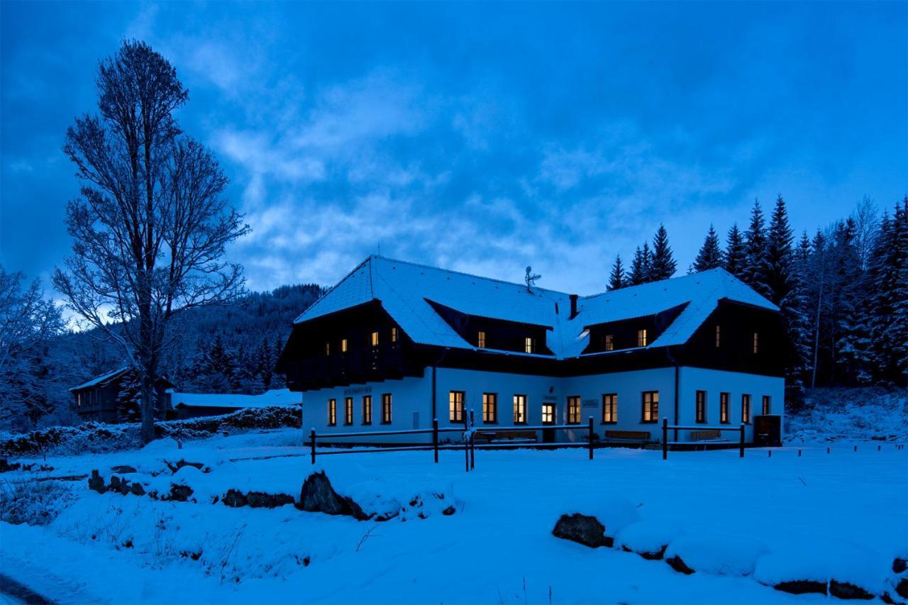 Dvur Liskovy Vrch Hotel Strazny Buitenkant foto