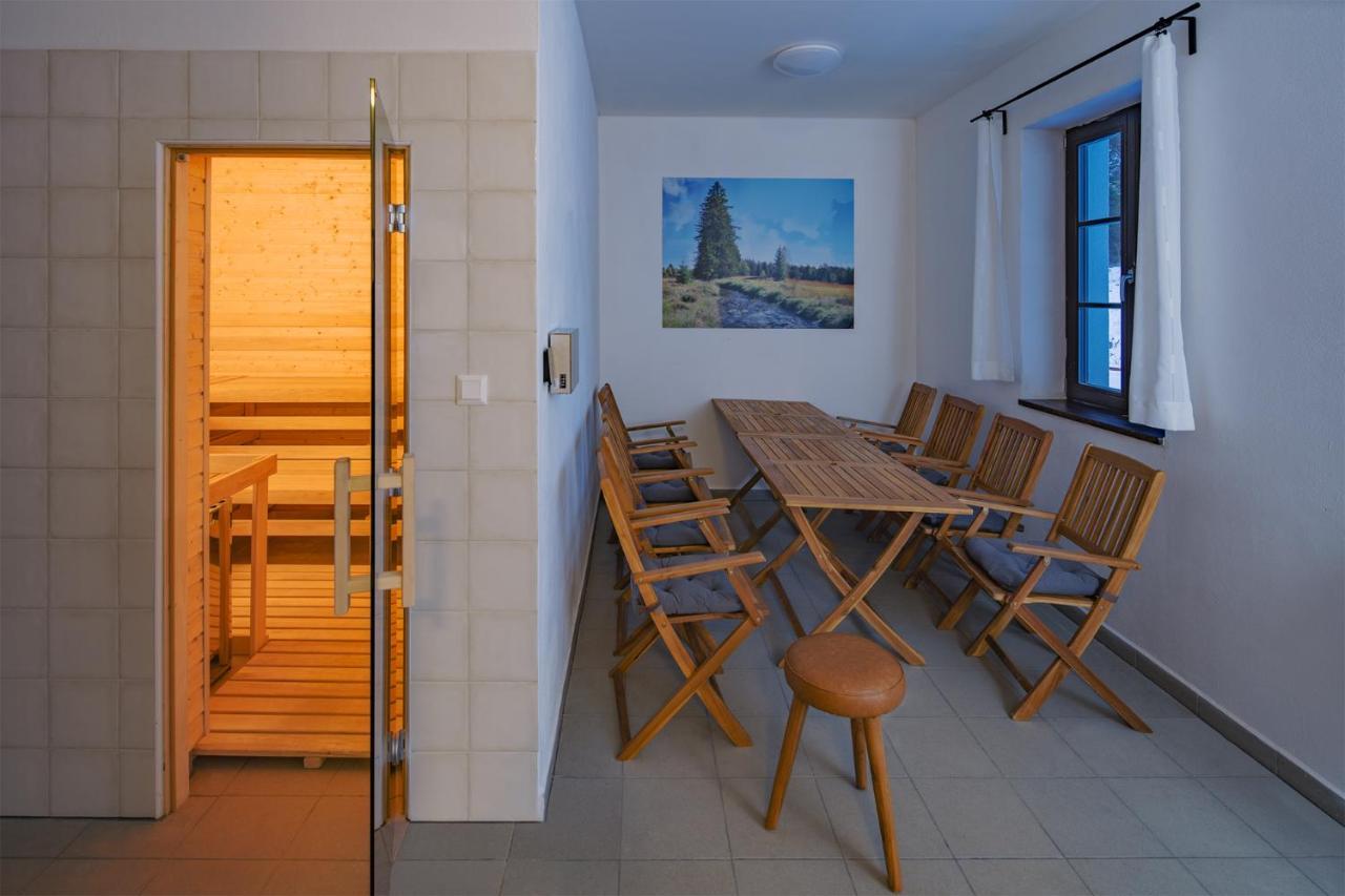 Dvur Liskovy Vrch Hotel Strazny Buitenkant foto