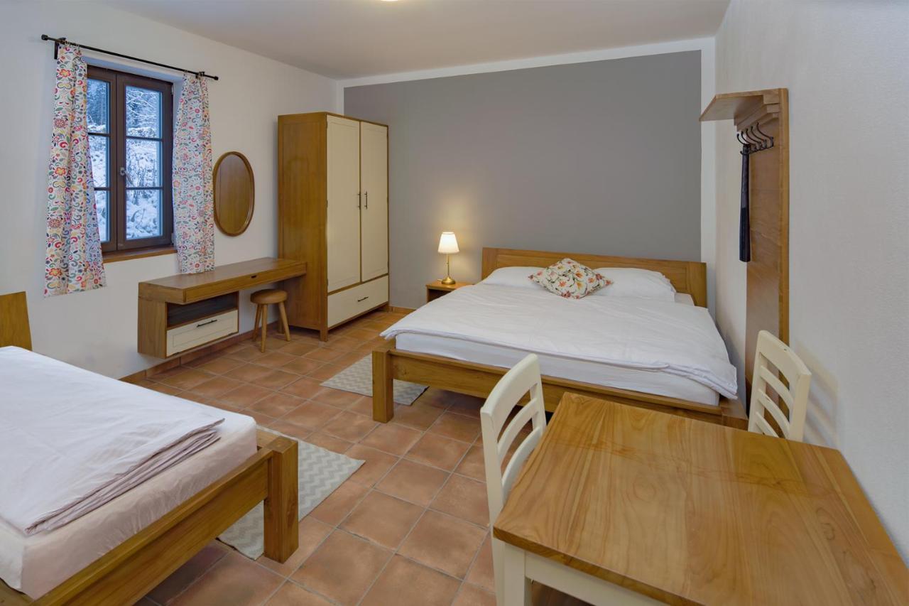 Dvur Liskovy Vrch Hotel Strazny Buitenkant foto