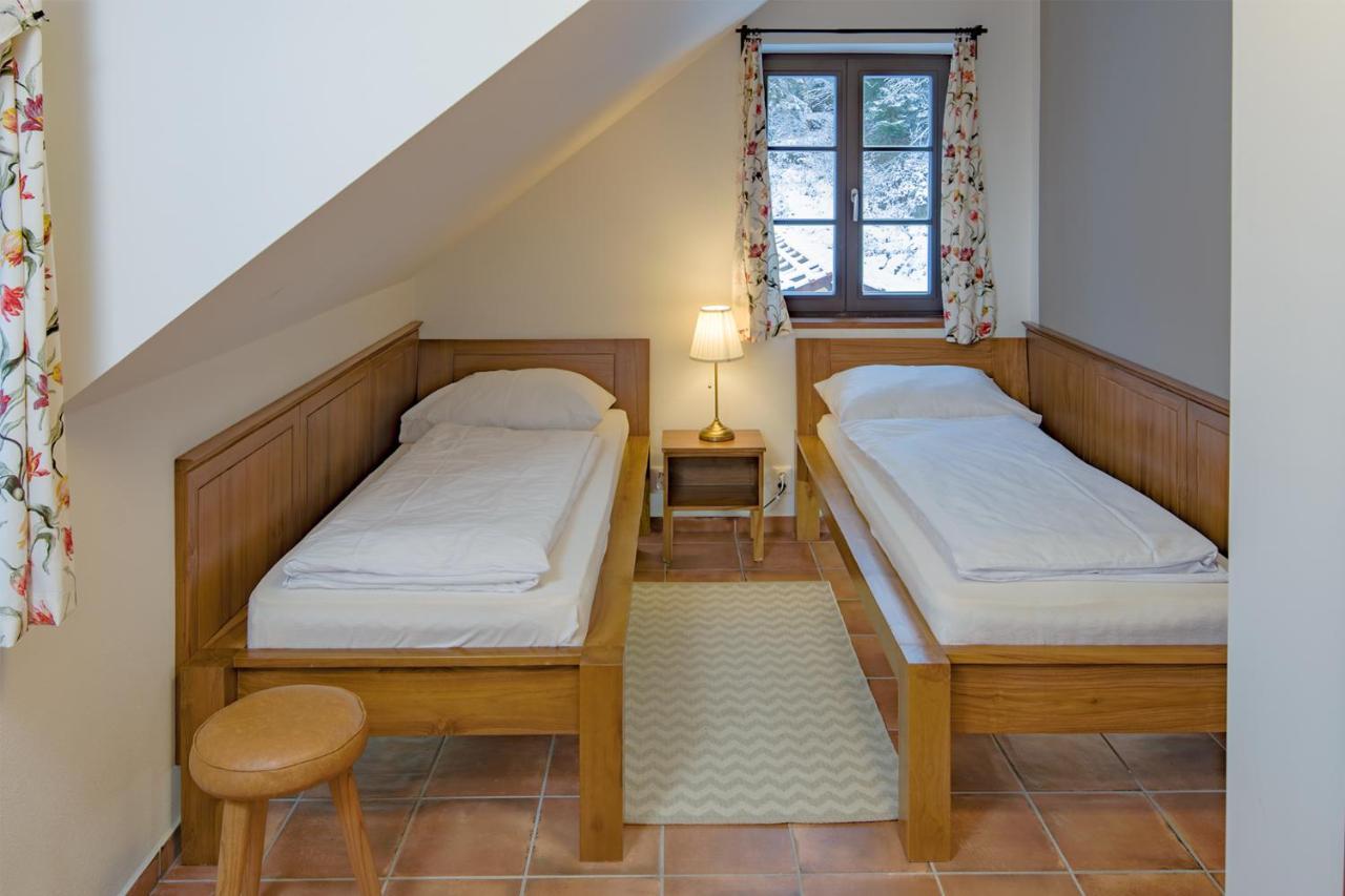Dvur Liskovy Vrch Hotel Strazny Buitenkant foto