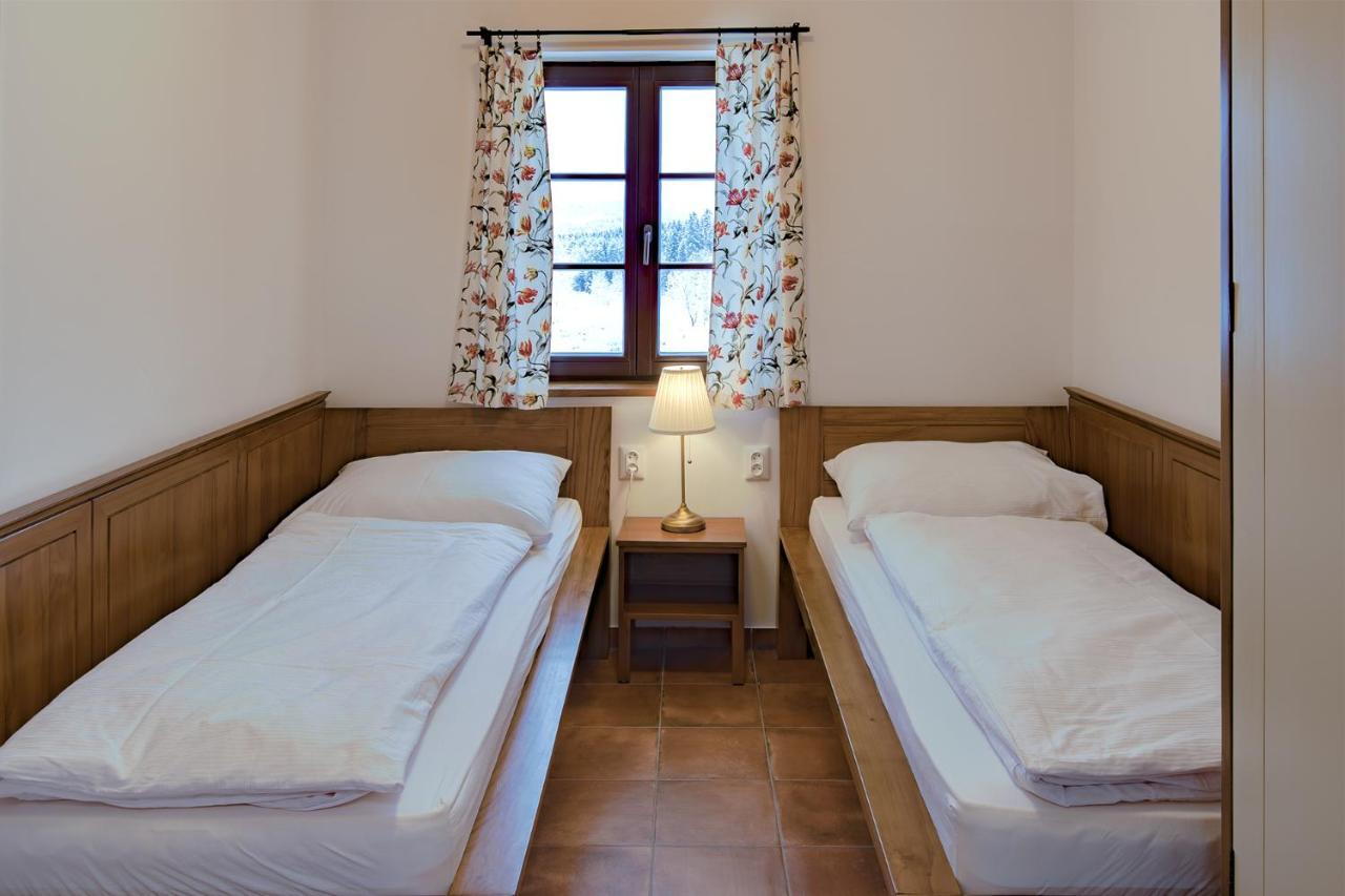 Dvur Liskovy Vrch Hotel Strazny Buitenkant foto