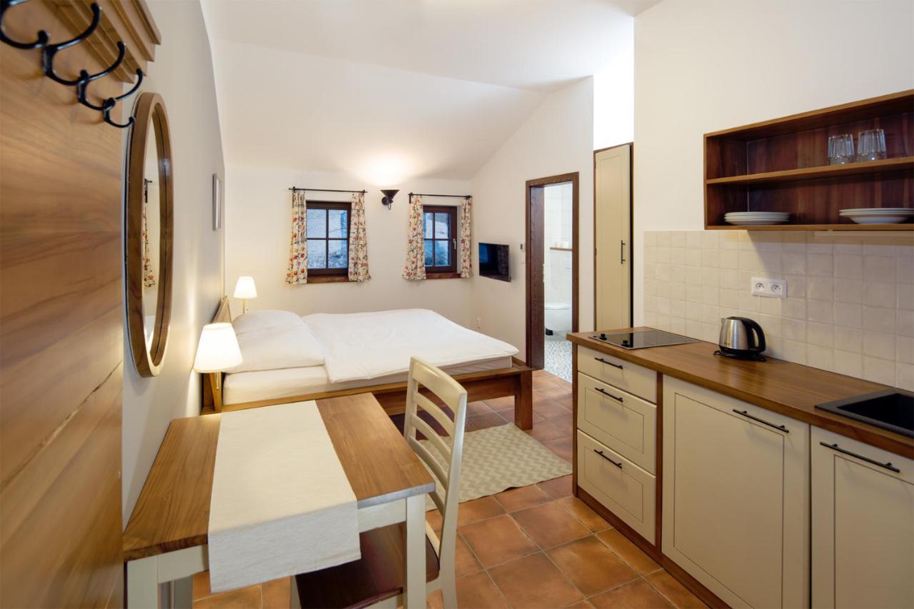 Dvur Liskovy Vrch Hotel Strazny Buitenkant foto