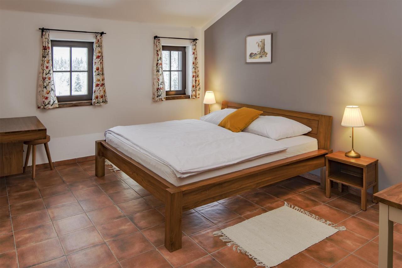 Dvur Liskovy Vrch Hotel Strazny Buitenkant foto