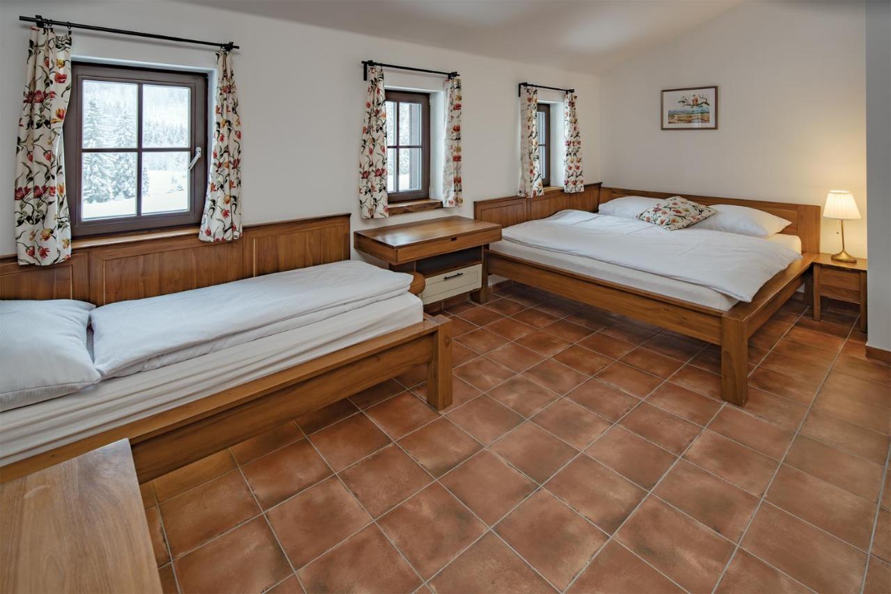 Dvur Liskovy Vrch Hotel Strazny Buitenkant foto
