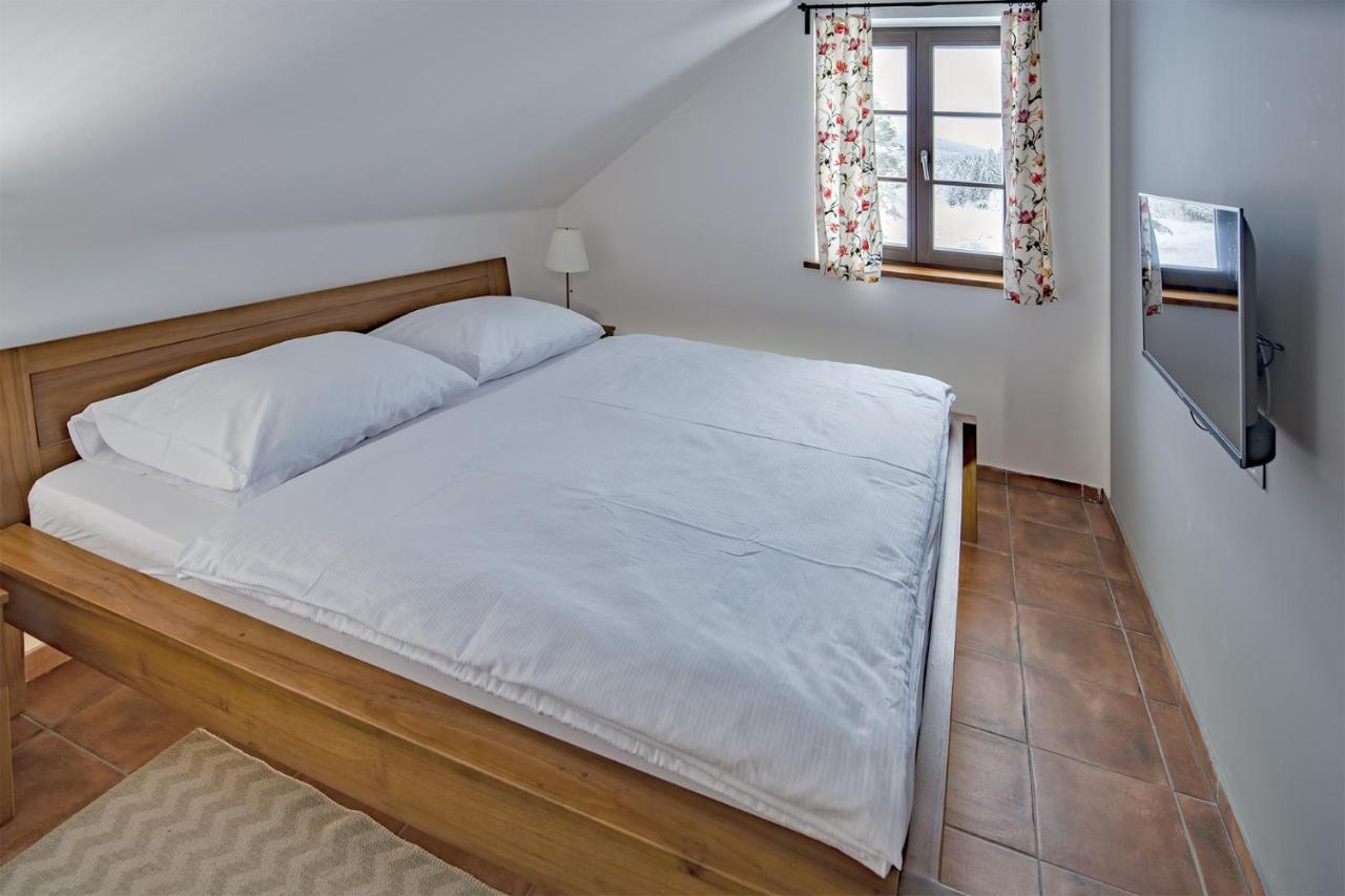 Dvur Liskovy Vrch Hotel Strazny Buitenkant foto