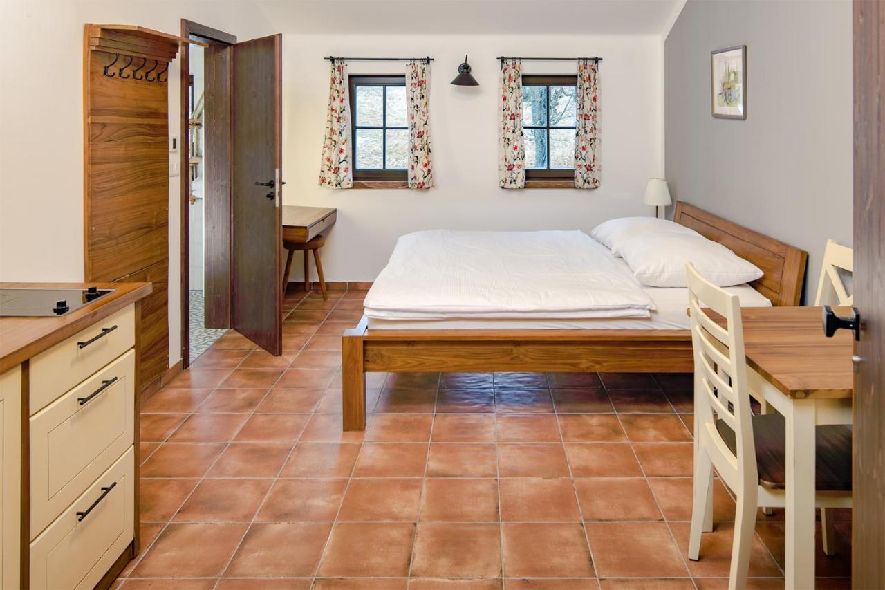 Dvur Liskovy Vrch Hotel Strazny Buitenkant foto