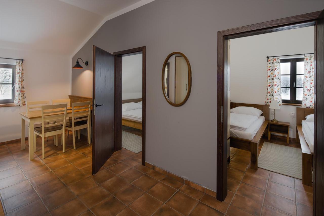 Dvur Liskovy Vrch Hotel Strazny Buitenkant foto