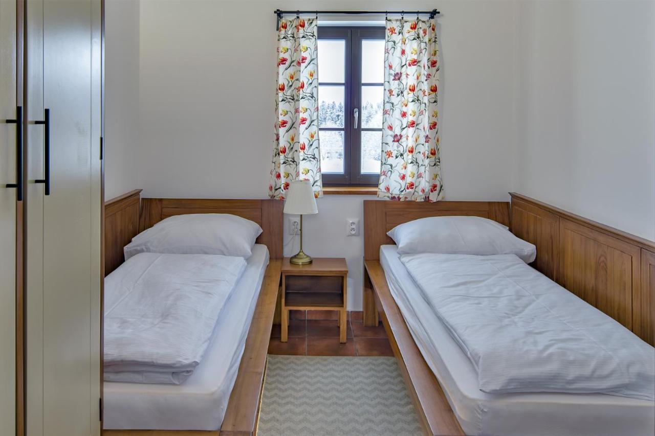 Dvur Liskovy Vrch Hotel Strazny Buitenkant foto
